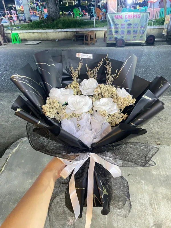 Buket Mawar Putih Elegan