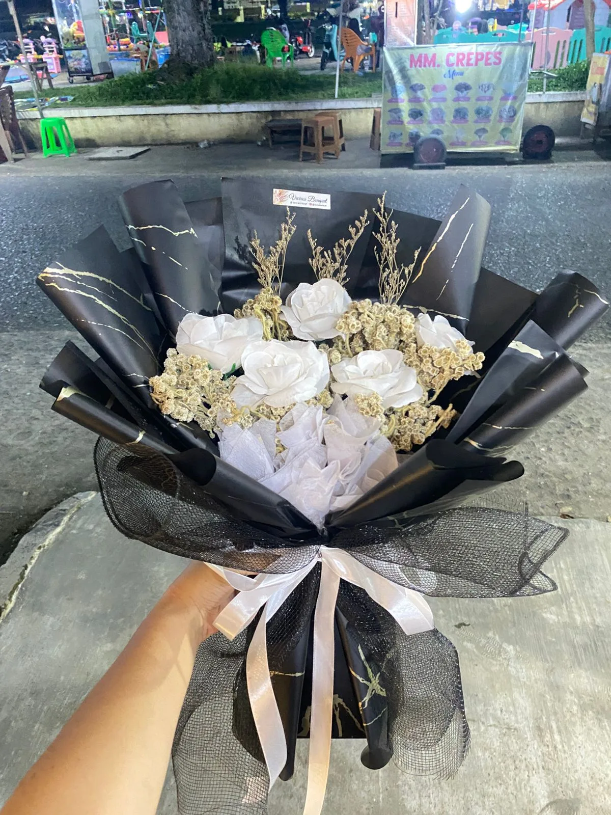 Buket mawar putih elegan